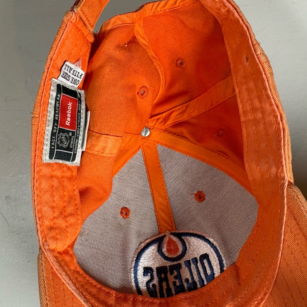 Edmonton Oilers "Hockey Talks" Autographed Hat – Kelly Buchberger - Picture 6 of 6